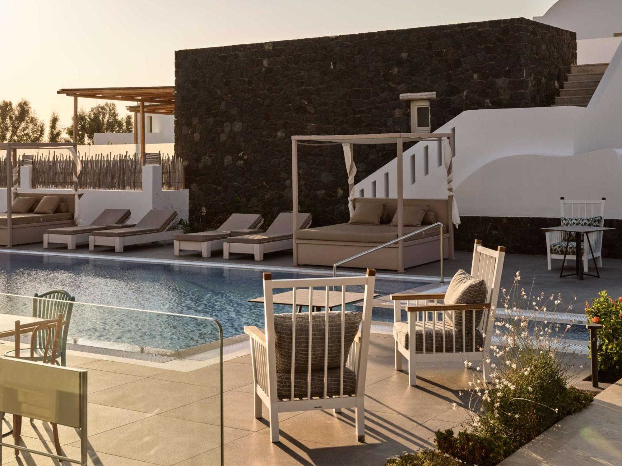 Sea Breeze Santorini Beach Resort, Curio By Hilton Agios Georgios  Exterior foto