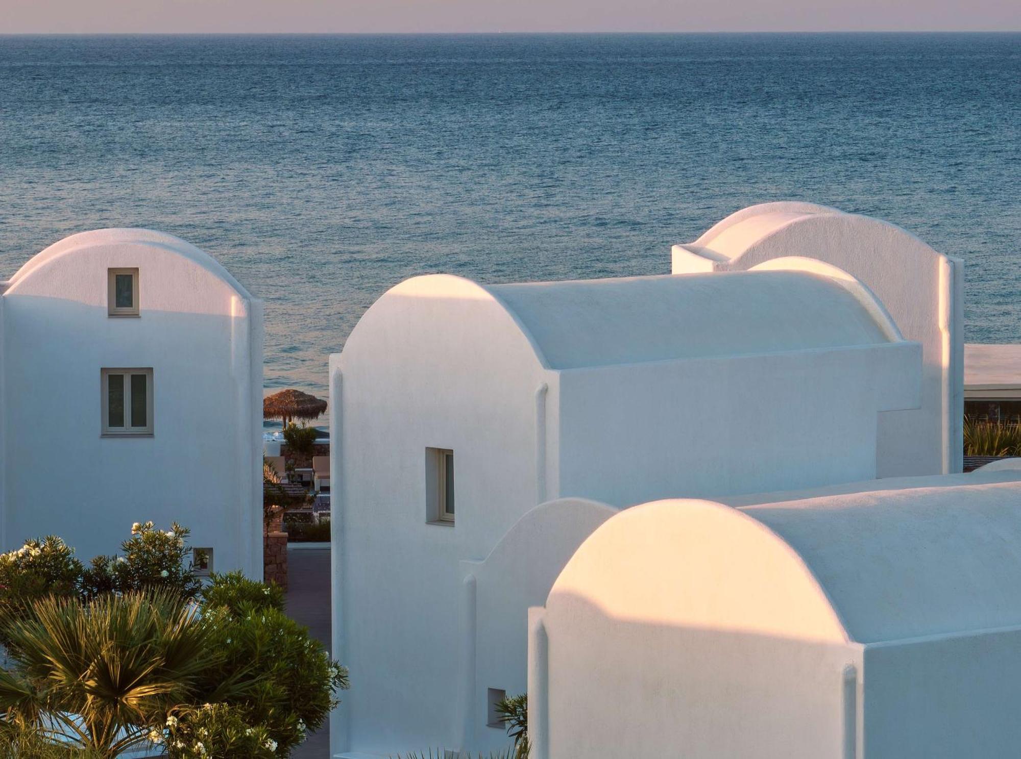 Sea Breeze Santorini Beach Resort, Curio By Hilton Agios Georgios  Exterior foto