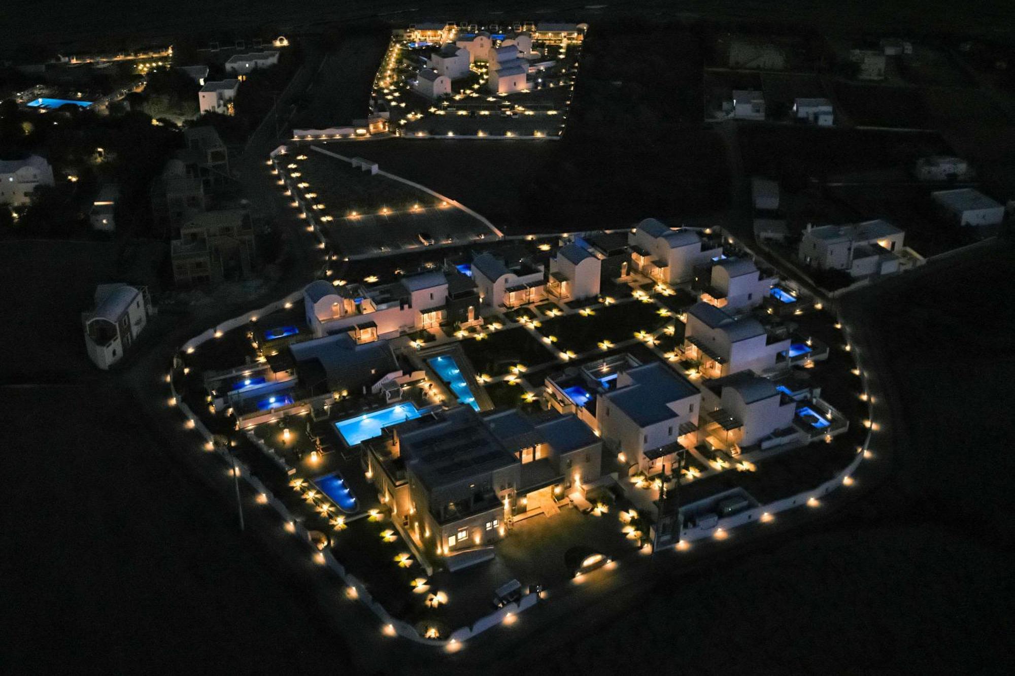 Sea Breeze Santorini Beach Resort, Curio By Hilton Agios Georgios  Exterior foto