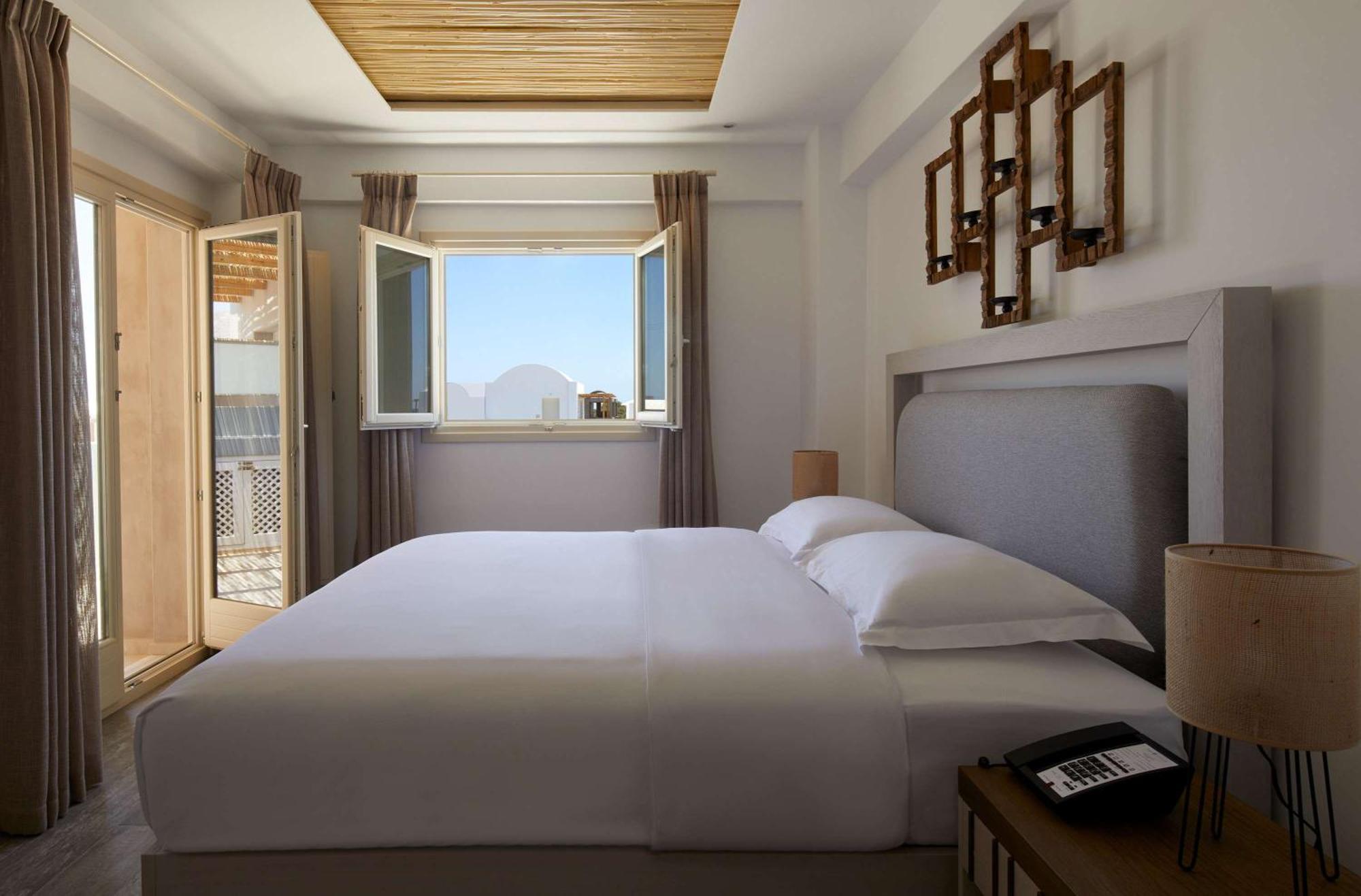 Sea Breeze Santorini Beach Resort, Curio By Hilton Agios Georgios  Exterior foto